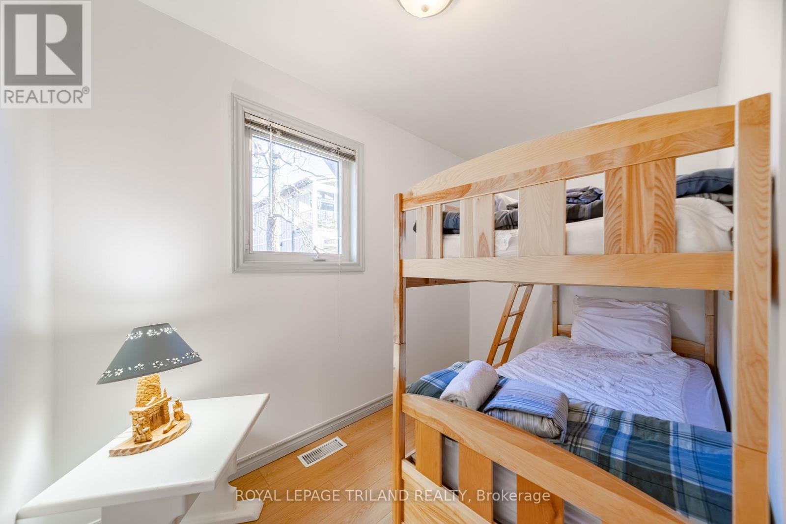 28 Elmwood Avenue, Lambton Shores, Ontario  N0M 1T0 - Photo 37 - X12924414