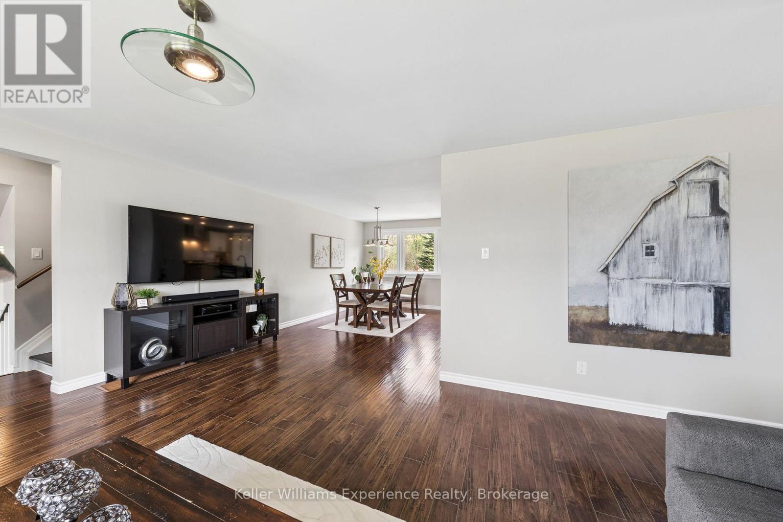 5525 Penetanguishene Road, Springwater, Ontario  L0L 1P0 - Photo 11 - S13154126