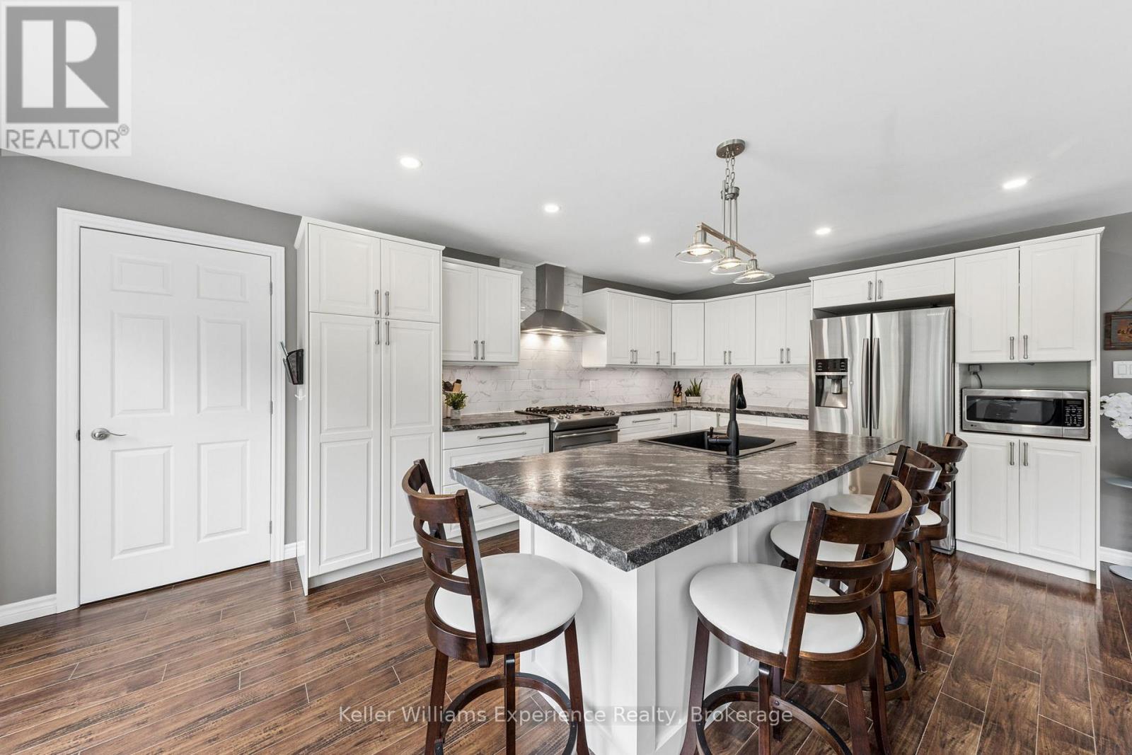 5525 Penetanguishene Road, Springwater, Ontario  L0L 1P0 - Photo 16 - S13154126