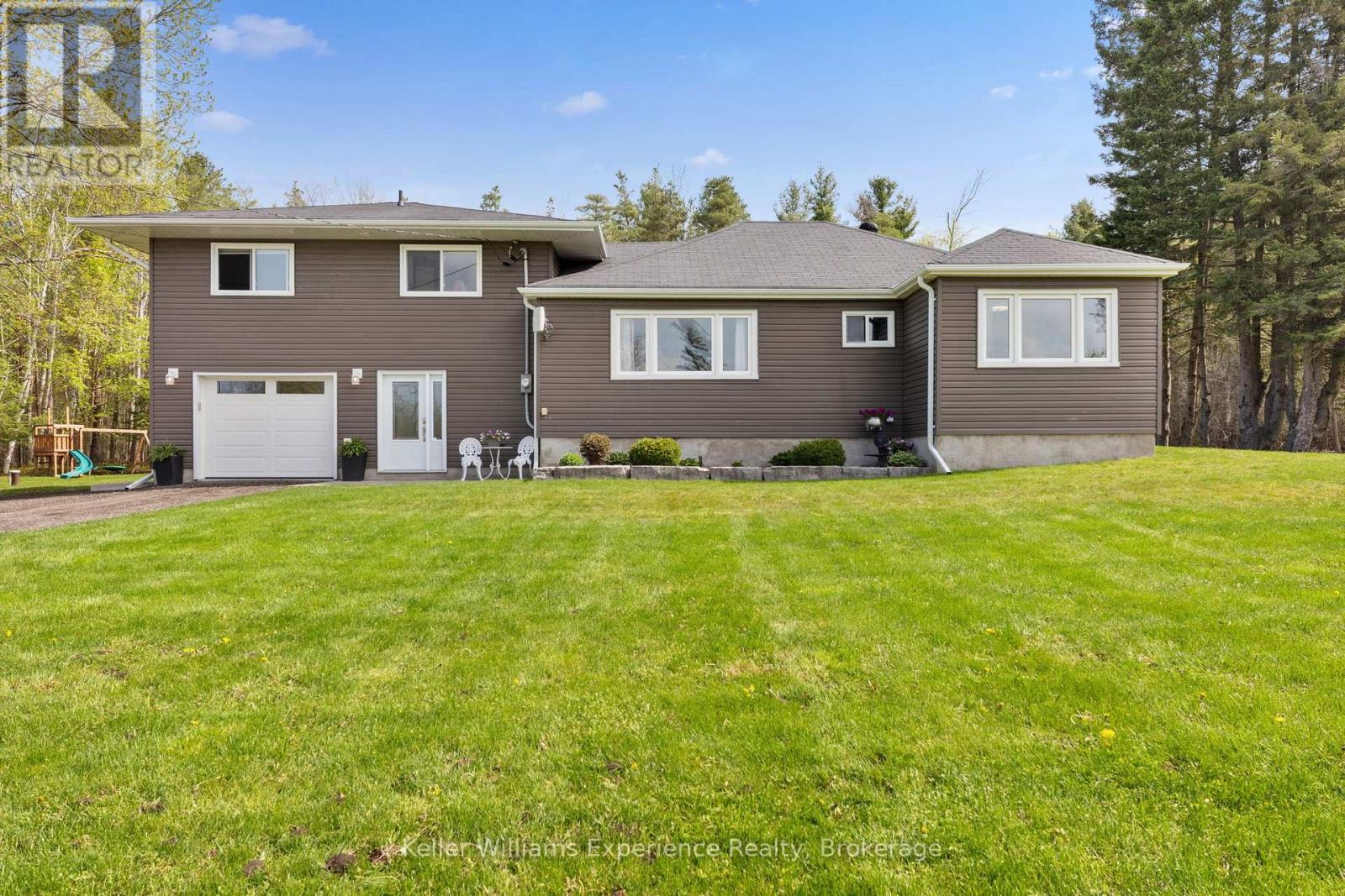 5525 Penetanguishene Road, Springwater, Ontario  L0L 1P0 - Photo 3 - S13154126