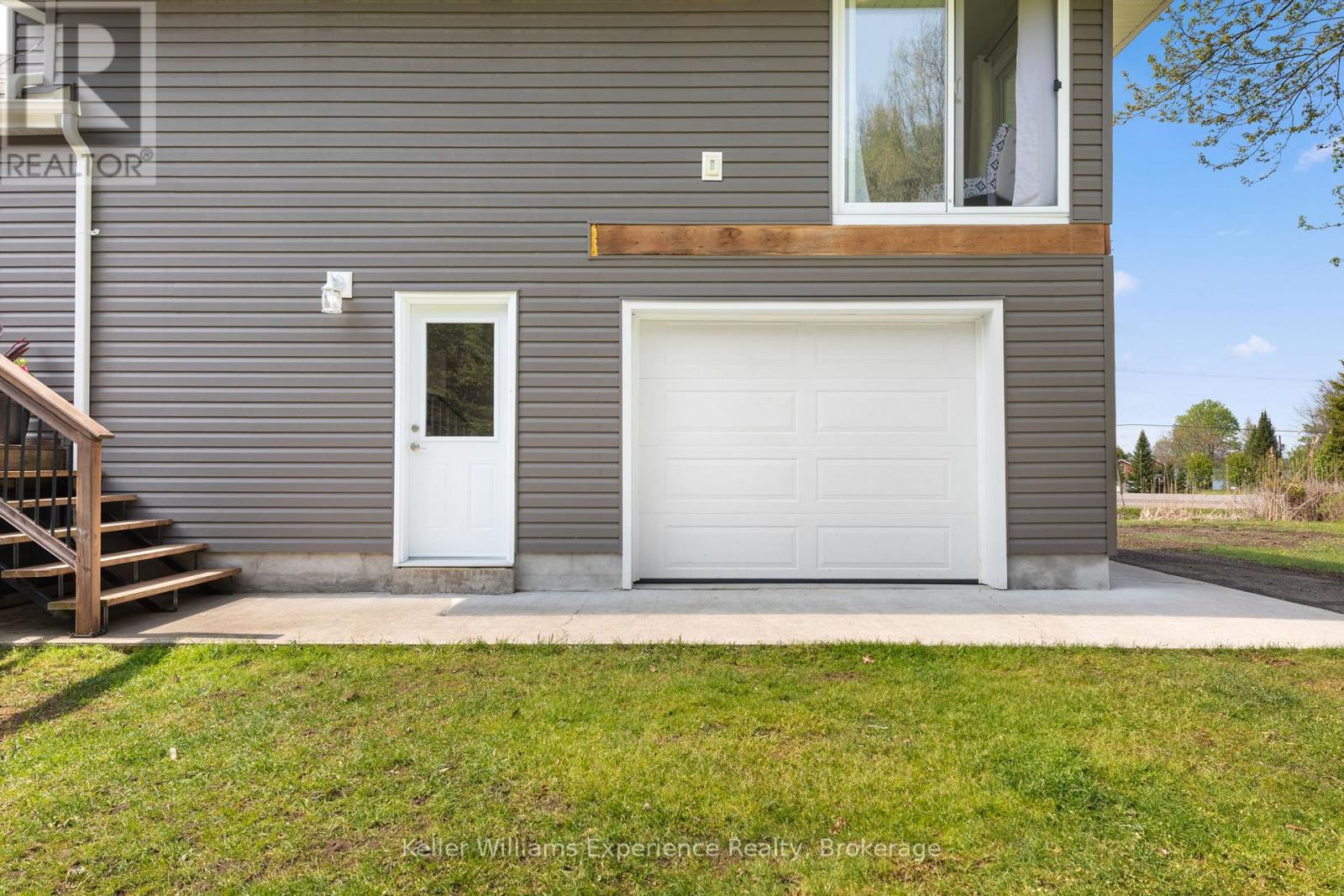 5525 Penetanguishene Road, Springwater, Ontario  L0L 1P0 - Photo 35 - S13154126