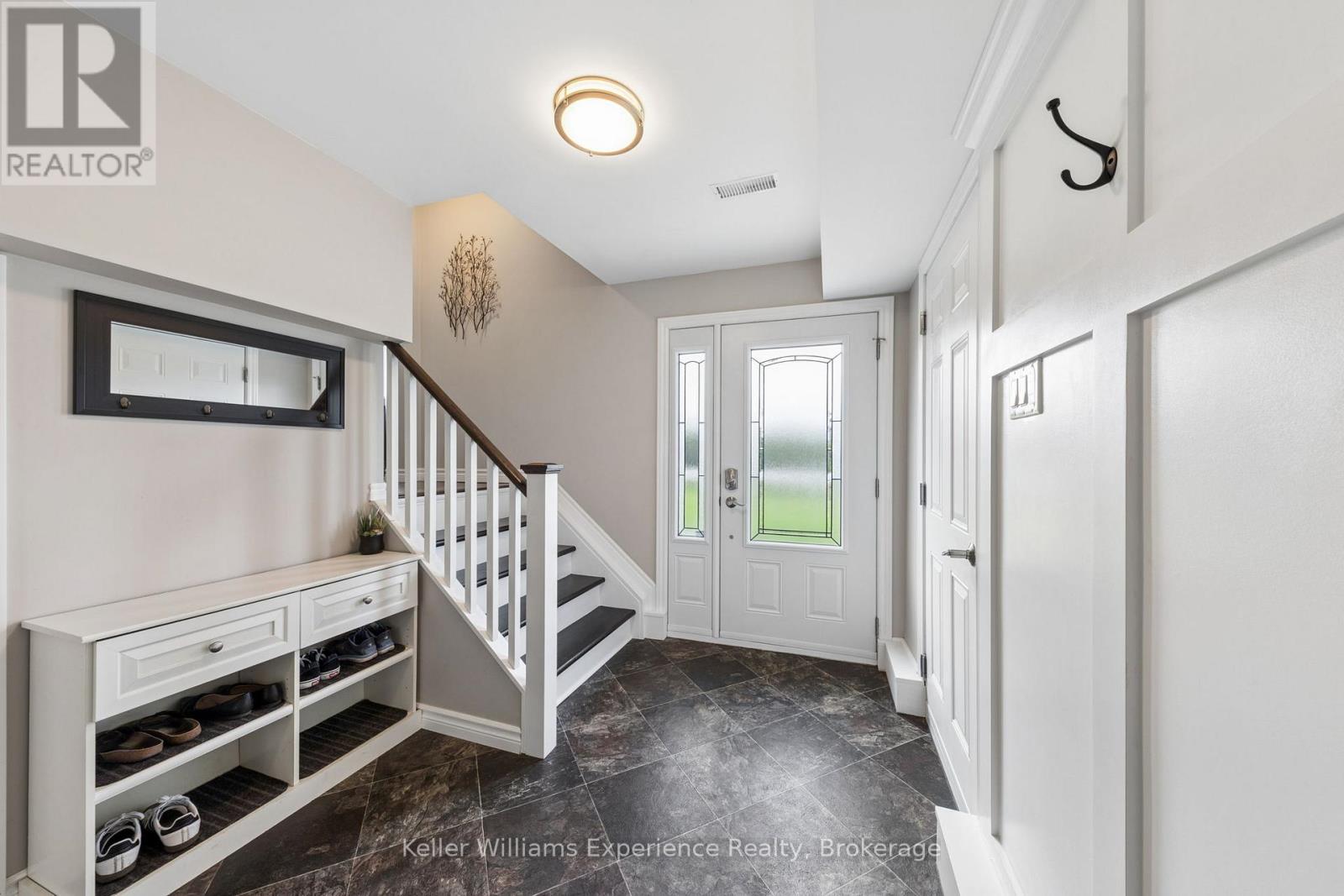 5525 Penetanguishene Road, Springwater, Ontario  L0L 1P0 - Photo 5 - S13154126