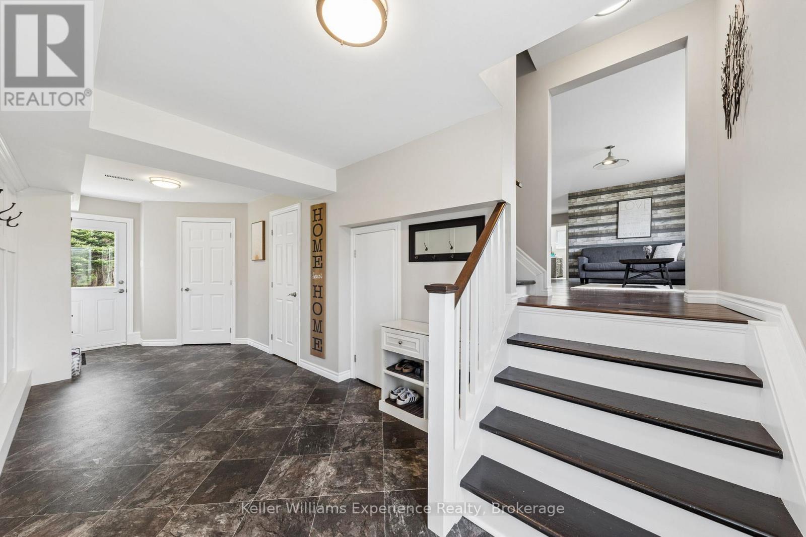 5525 Penetanguishene Road, Springwater, Ontario  L0L 1P0 - Photo 8 - S13154126