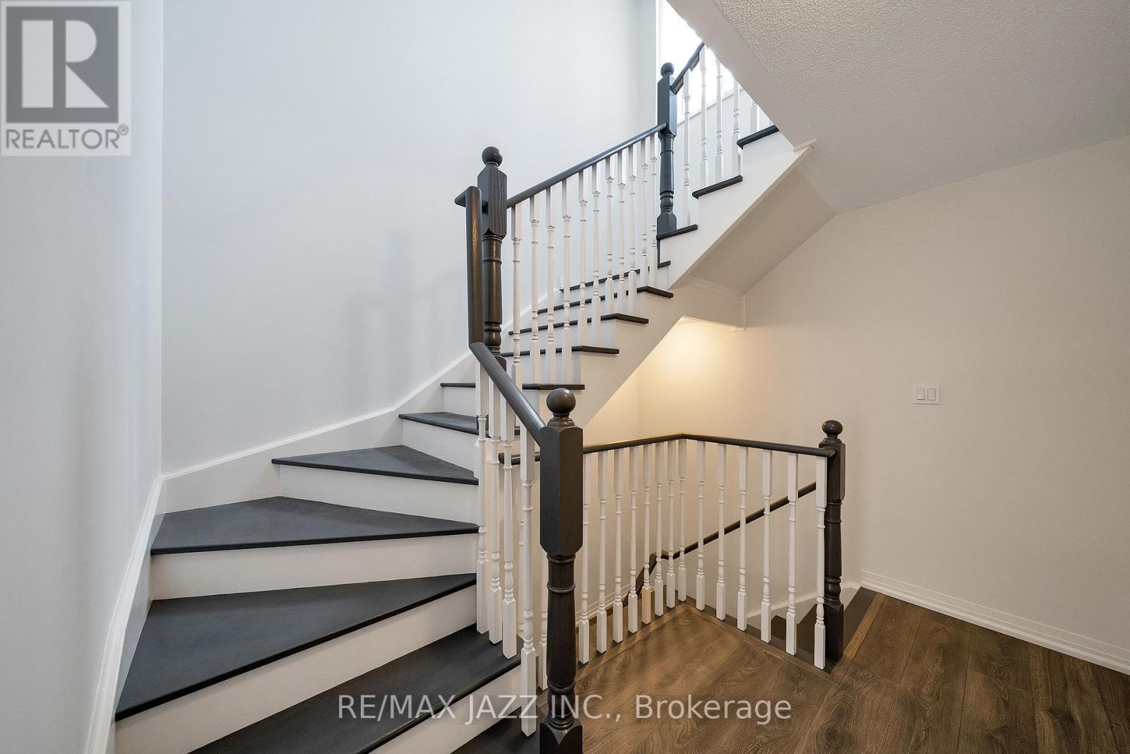 16 Klein Way, Whitby, Ontario  L1R 0S6 - Photo 12 - E13153774
