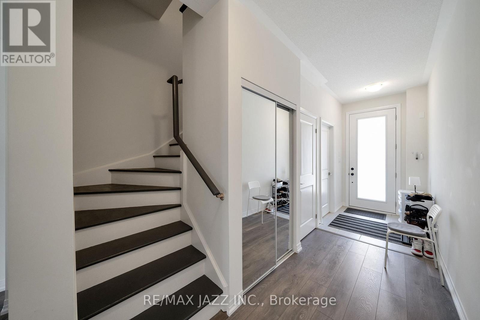16 Klein Way, Whitby, Ontario  L1R 0S6 - Photo 4 - E13153774
