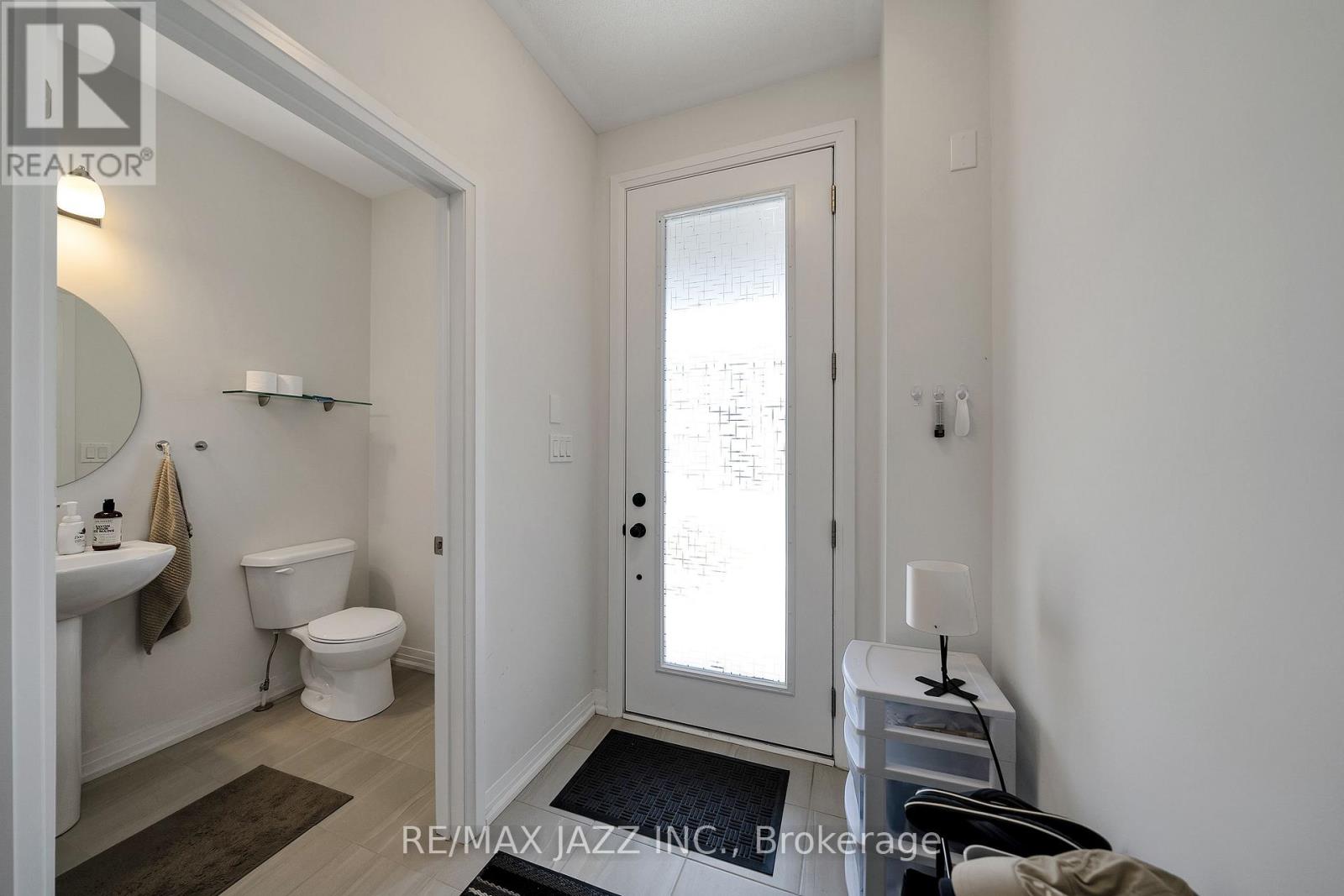 16 Klein Way, Whitby, Ontario  L1R 0S6 - Photo 5 - E13153774