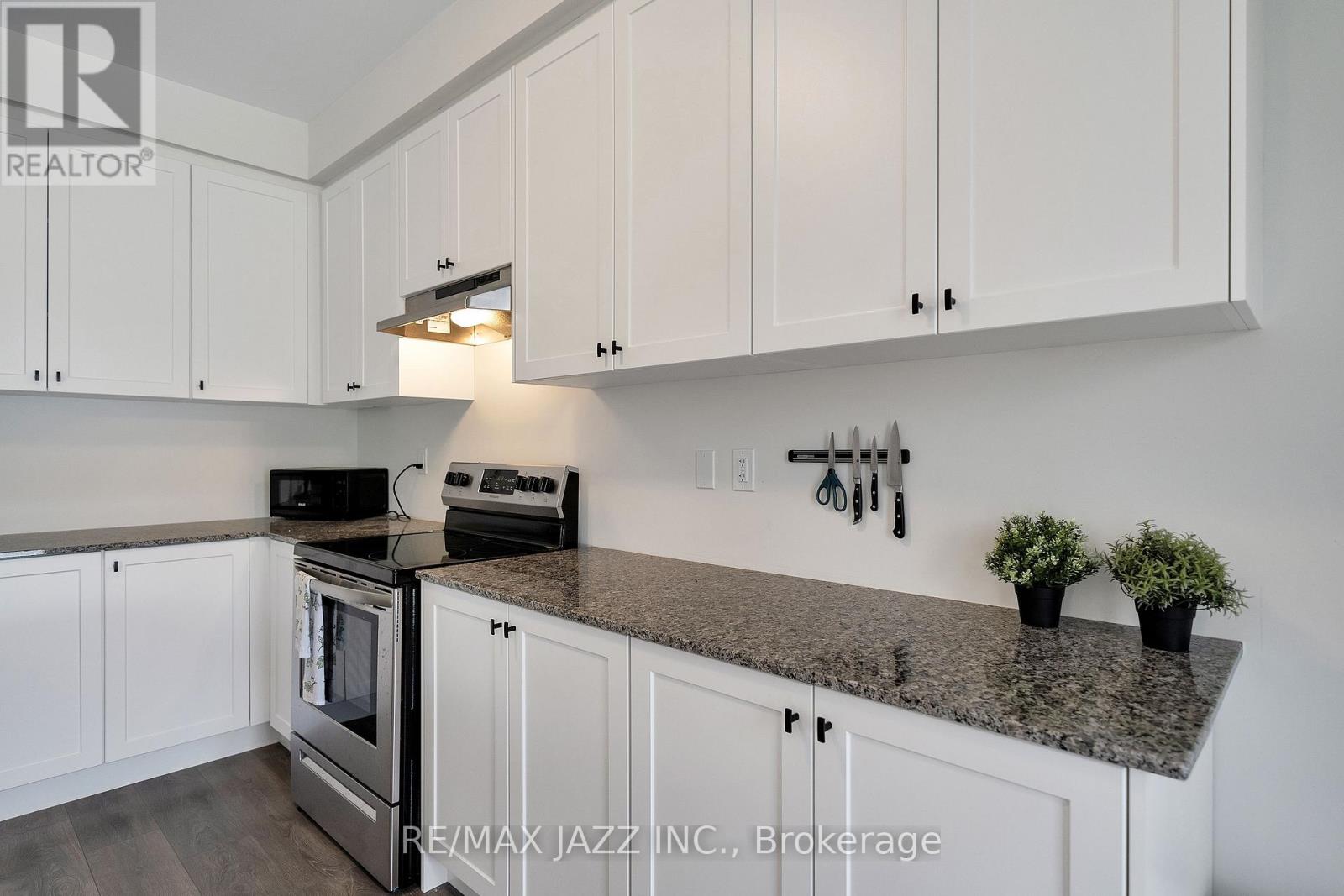 16 Klein Way, Whitby, Ontario  L1R 0S6 - Photo 7 - E13153774
