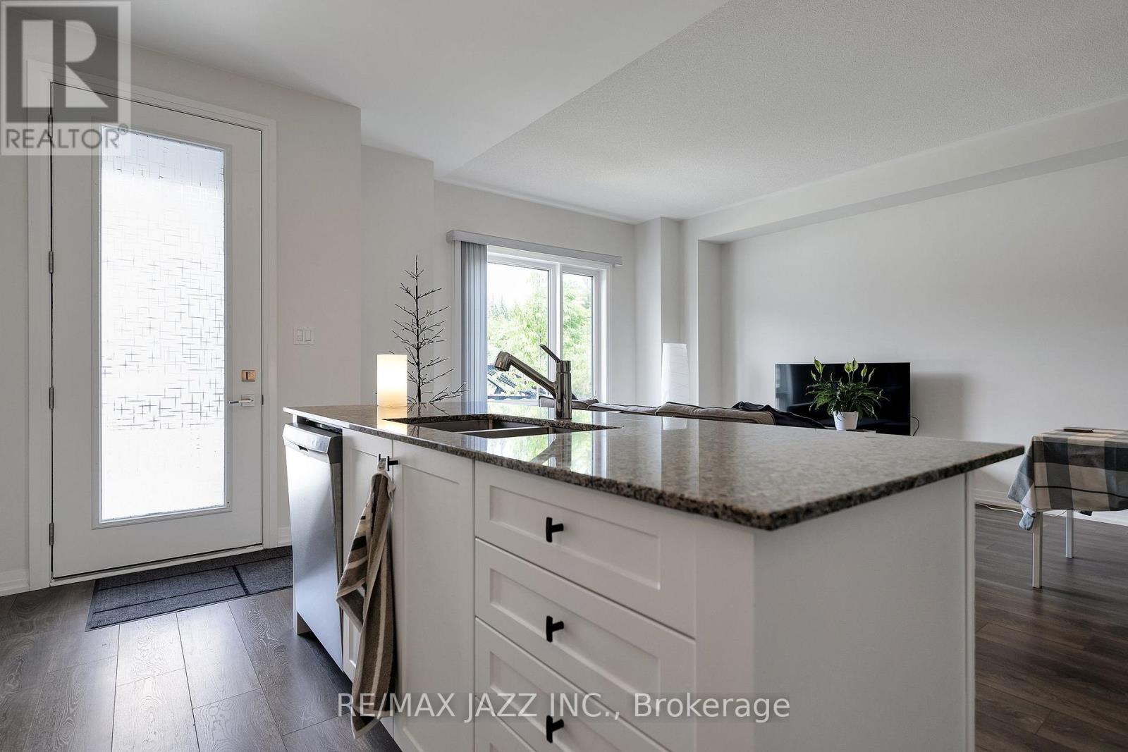 16 Klein Way, Whitby, Ontario  L1R 0S6 - Photo 8 - E13153774