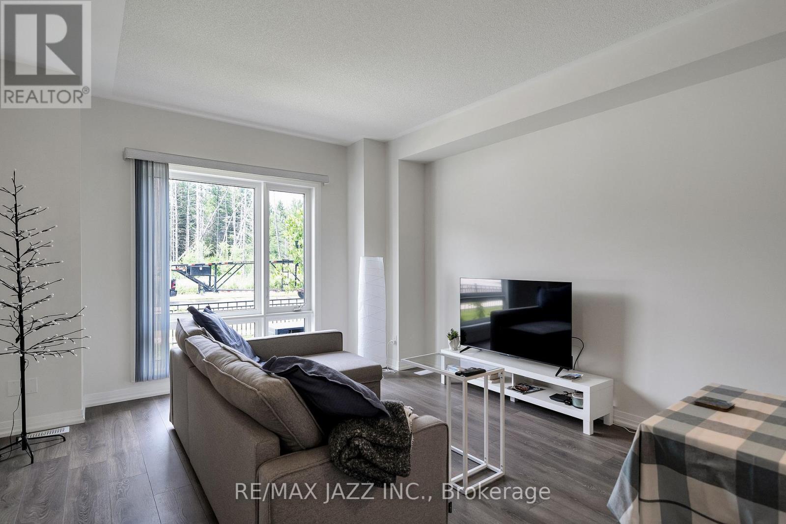 16 Klein Way, Whitby, Ontario  L1R 0S6 - Photo 9 - E13153774