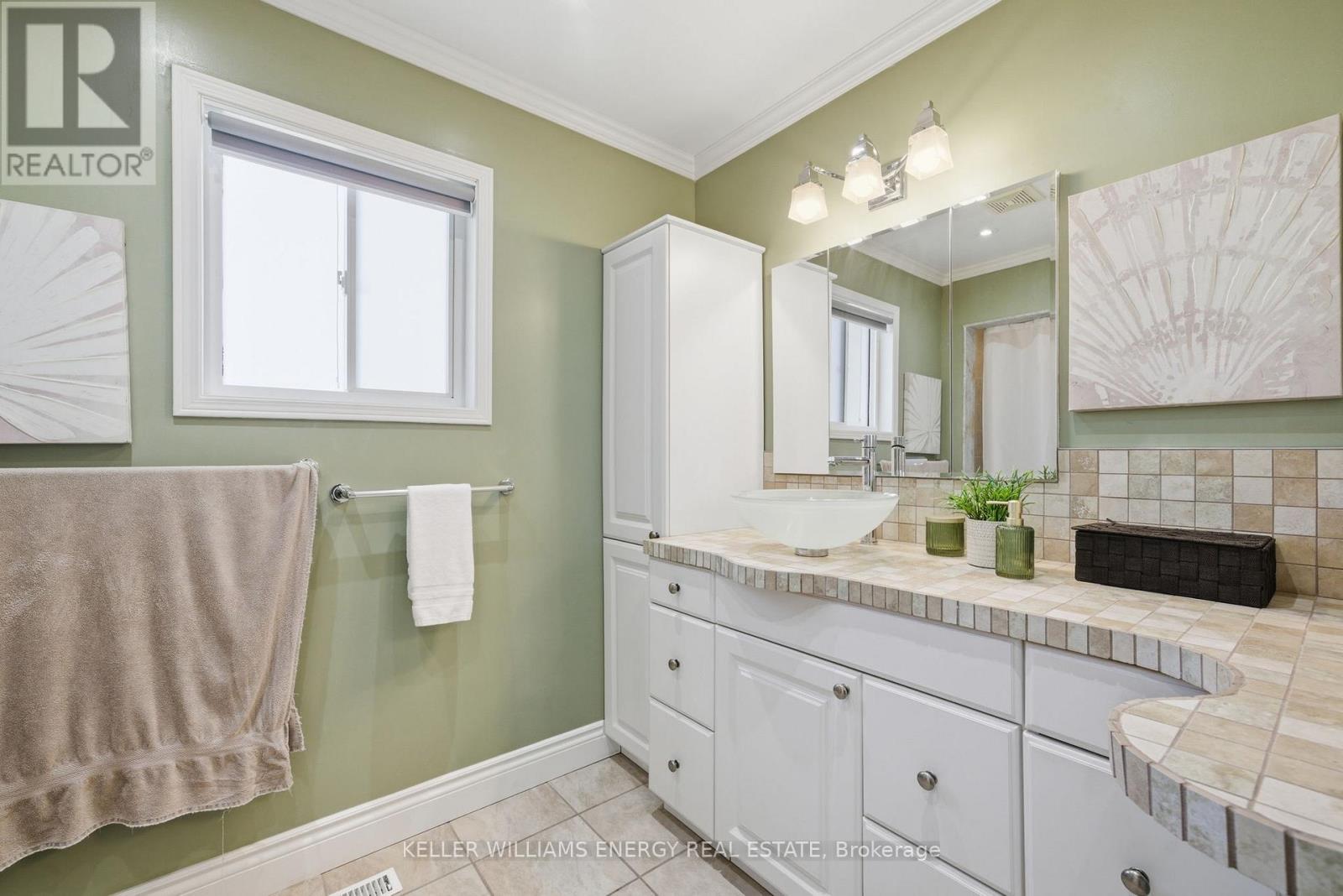 1075 Ridgemount Boulevard, Oshawa, Ontario L1K 2K8 - Photo 14 - E13153876