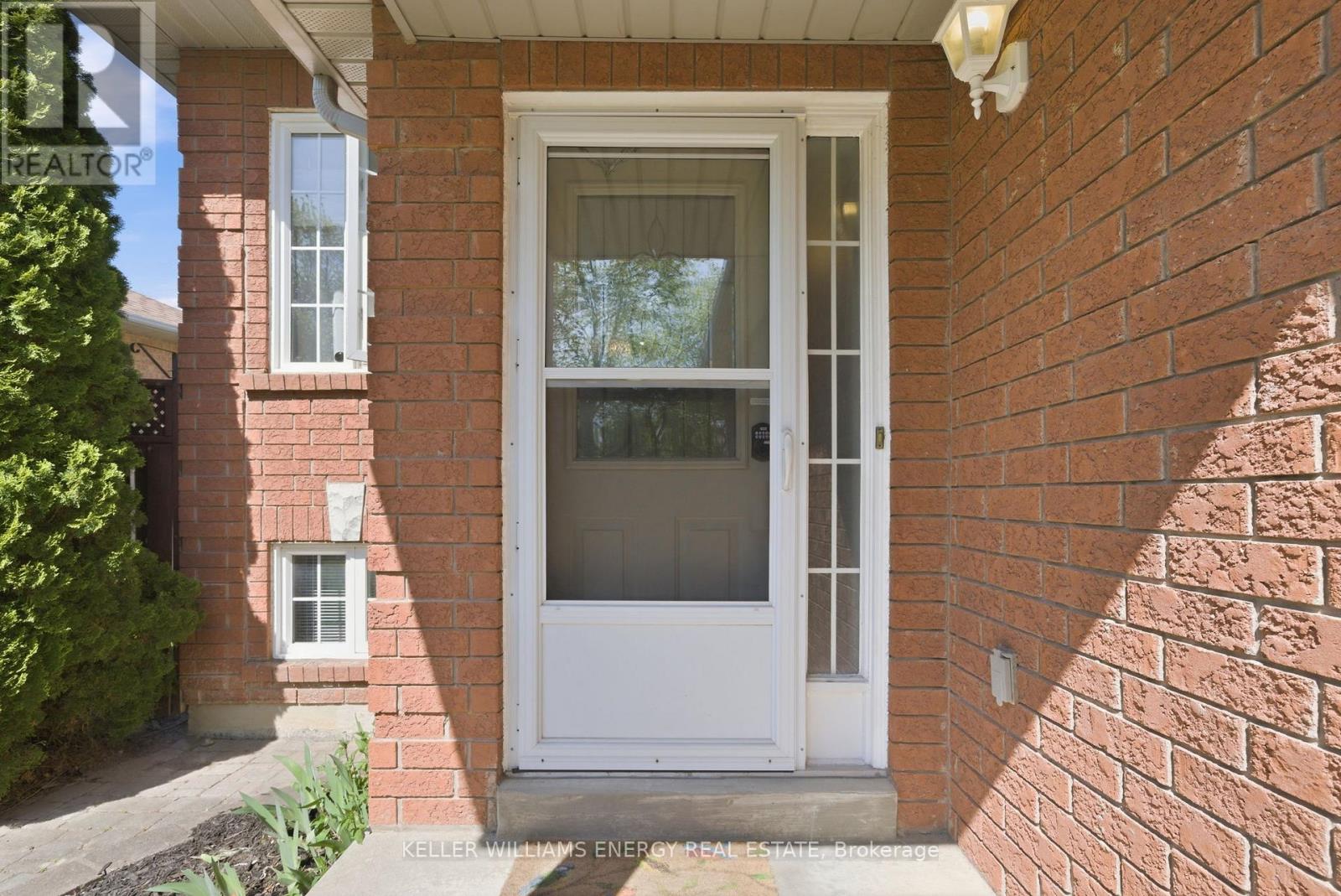 1075 Ridgemount Boulevard, Oshawa, Ontario L1K 2K8 - Photo 3 - E13153876