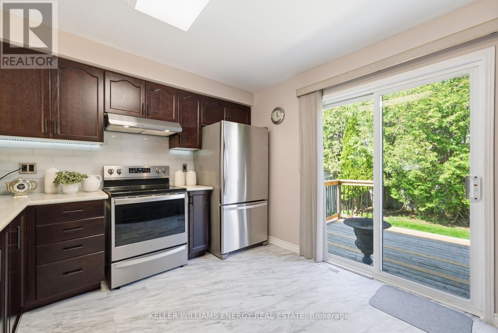 1075 Ridgemount Boulevard, Oshawa, Ontario L1K 2K8 - Photo 6 - E13153876