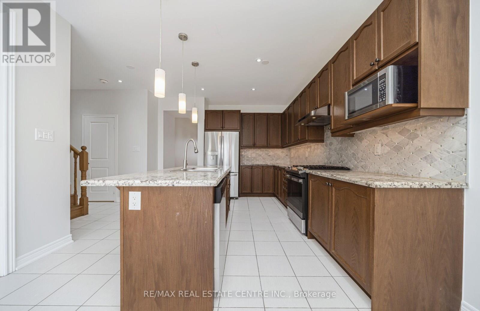 26 Fruitvale Circle, Brampton, Ontario L7A 5B8 - Photo 10 - W13107264