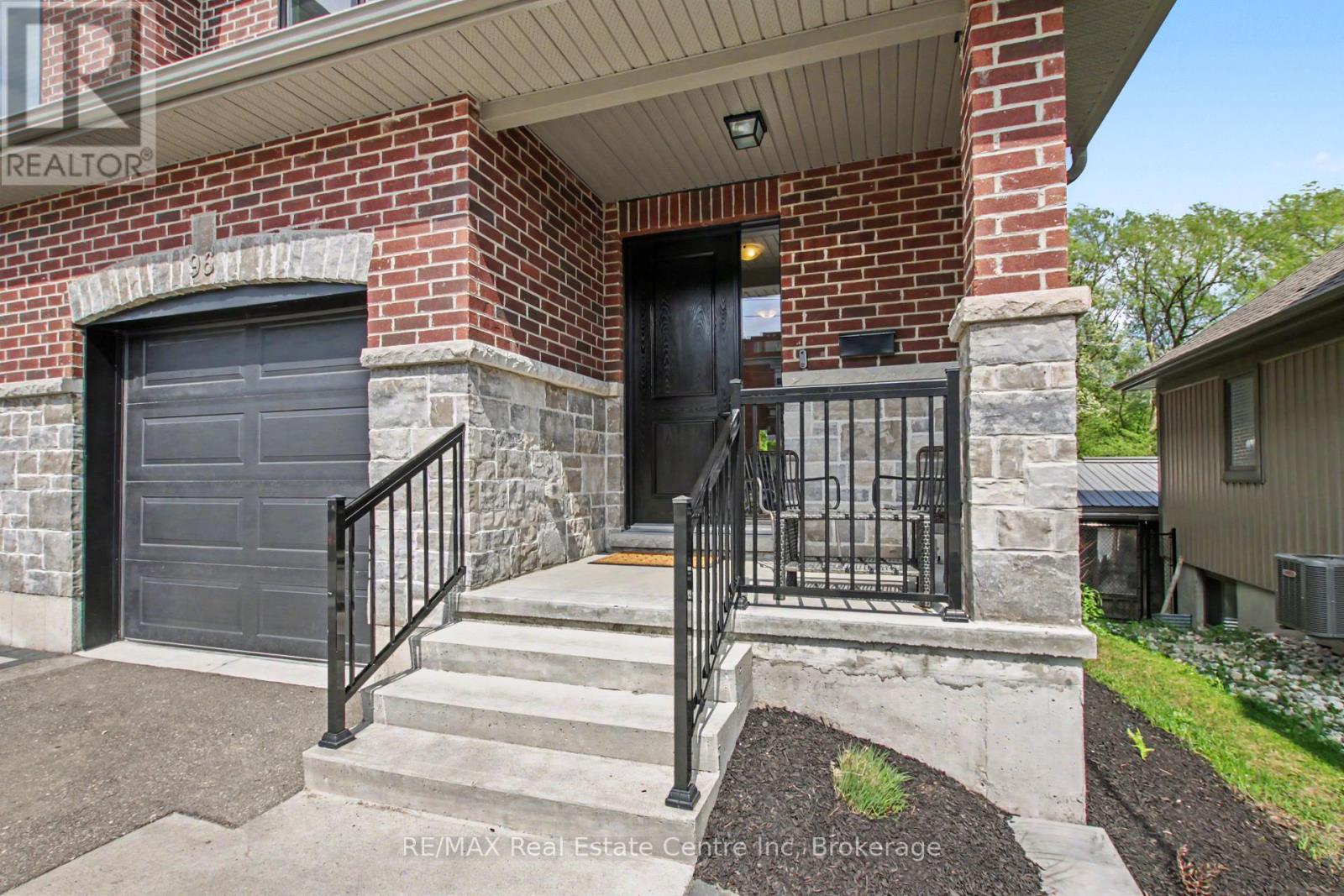 96 Strange Street, Kitchener, Ontario  N2G 1R3 - Photo 3 - X13153848