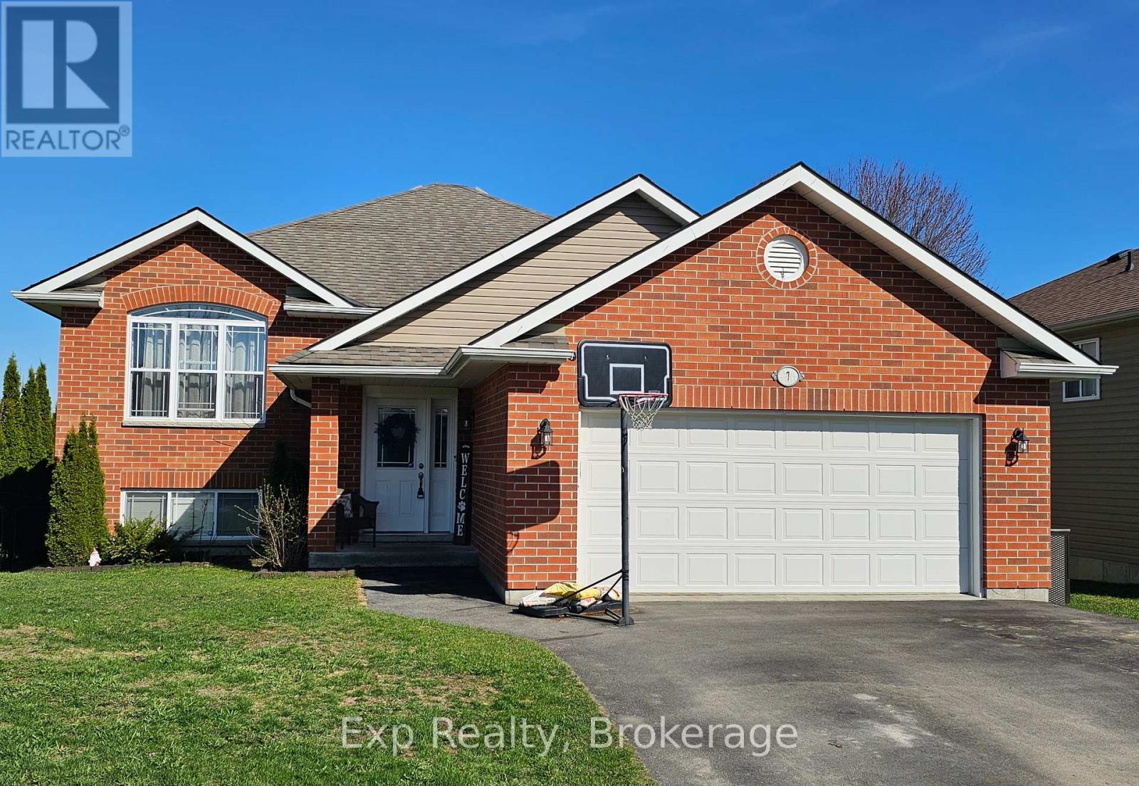 7 ROSEWOOD DRIVE, Quinte West, Ontario
