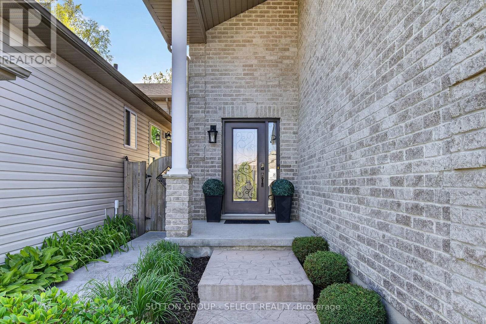 254 Crimson Crescent, London East, Ontario  N5W 6G1 - Photo 2 - X13153808
