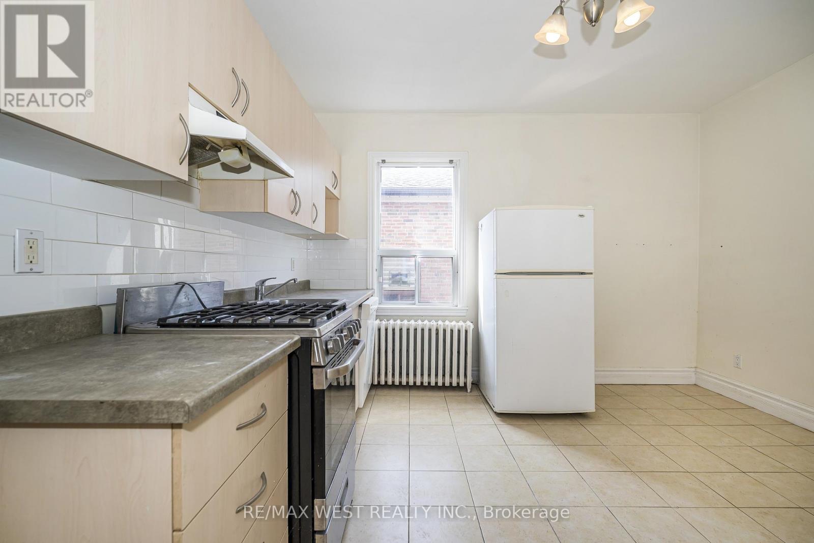 404 Manning Avenue, Toronto, Ontario  M6G 2V7 - Photo 16 - C13150550