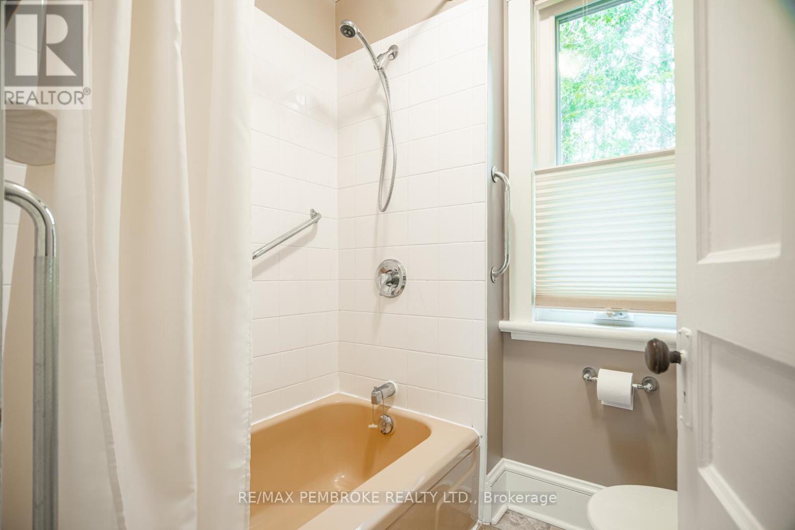 348 Esther Street, Pembroke, Ontario  K8A 3C8 - Photo 43 - X13153786