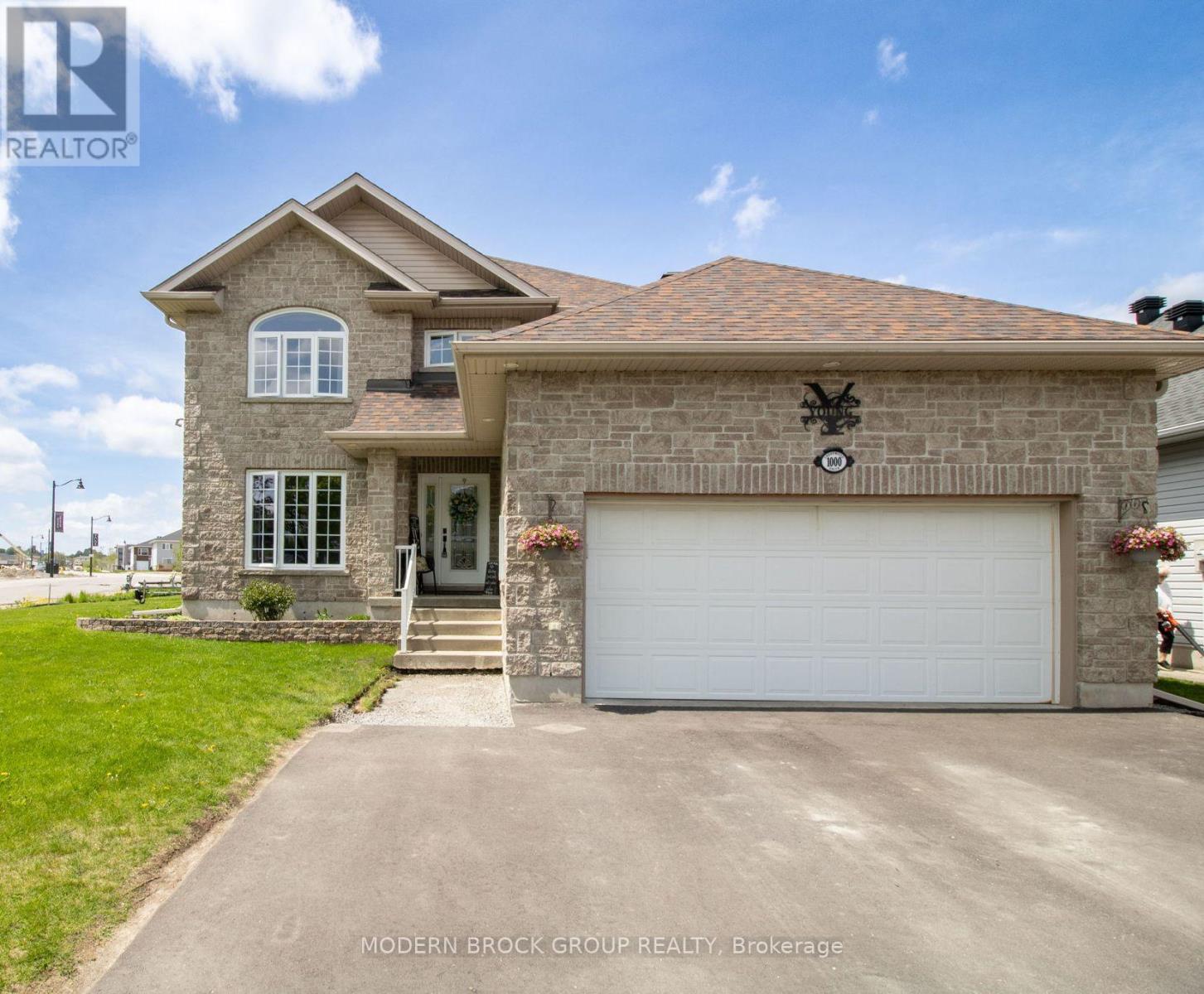 1000 Crestwood Drive, Brockville, Ontario  K6V 7N1 - Photo 1 - X13154100