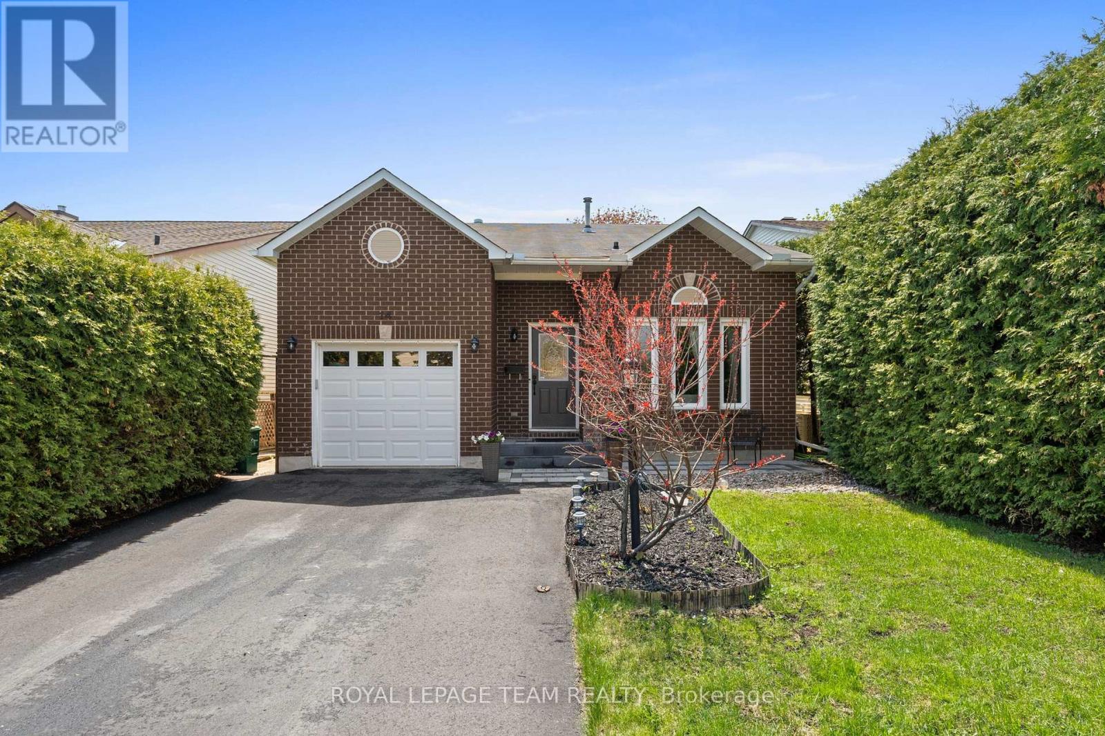 14 Greer Street, Ottawa, Ontario  K2S 1H8 - Photo 1 - X13153780