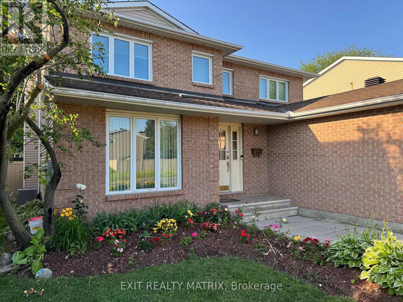 5968 Meadowglen Drive, Ottawa, Ontario  K1C 5Y2 - Photo 4 - X13153922