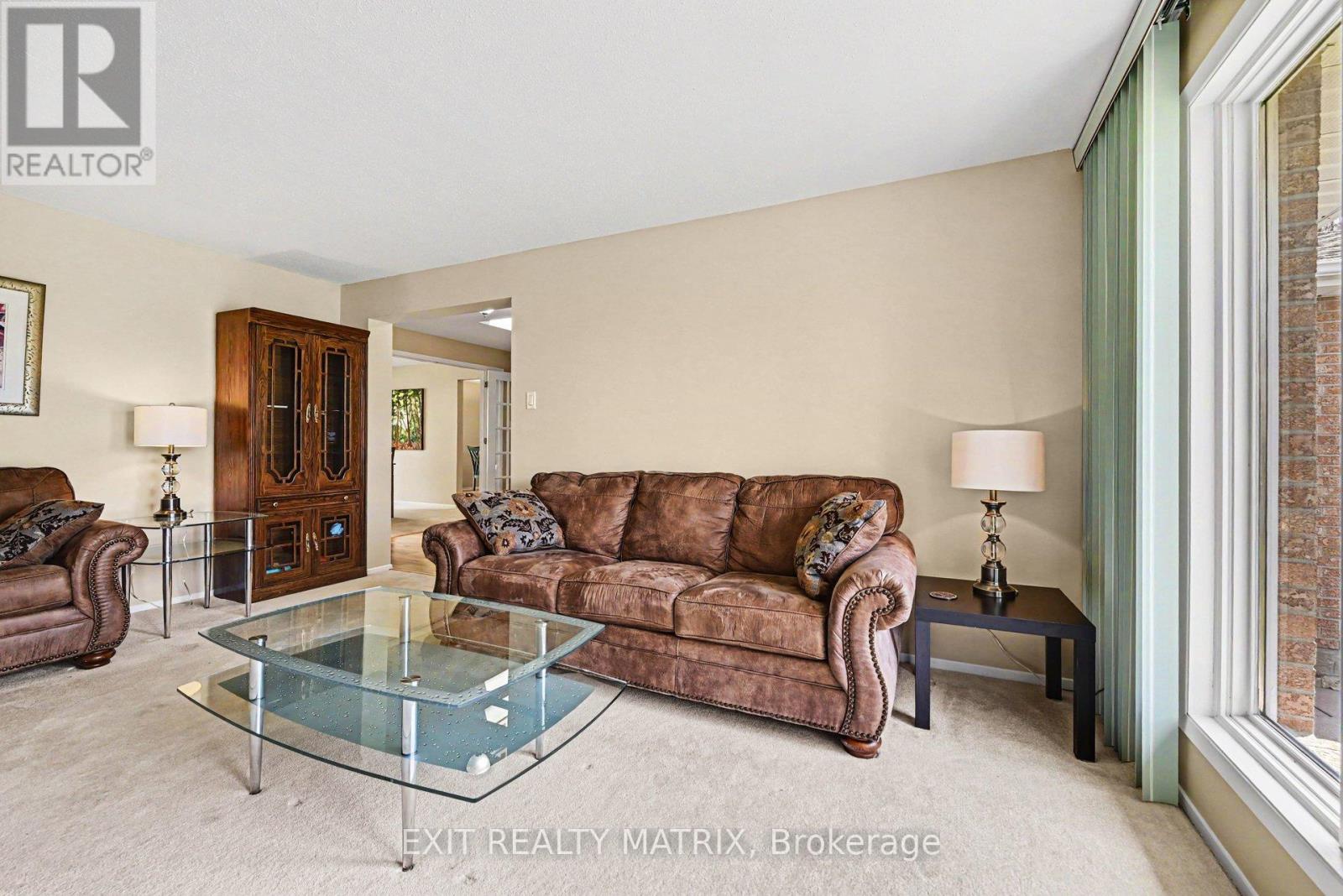5968 Meadowglen Drive, Ottawa, Ontario  K1C 5Y2 - Photo 7 - X13153922