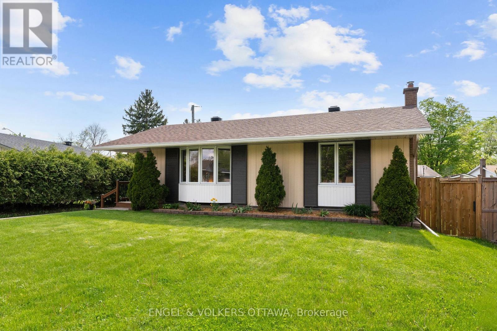 1056 Hindley Street, Ottawa, Ontario  K2B 5M1 - Photo 4 - X13154022