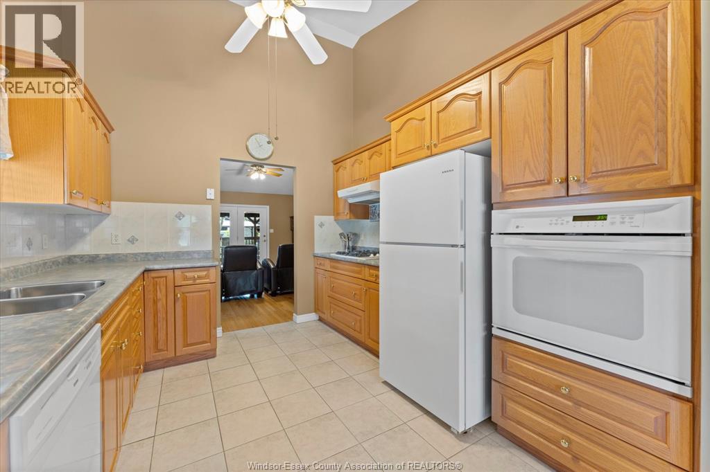 1997 Blue Heron Drive, Windsor, Ontario N8P 1P6 - Photo 6 - 26011635