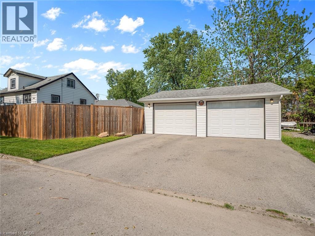 21 Hilda Street, St. Catharines, Ontario  L2S 1Z7 - Photo 3 - 40832167