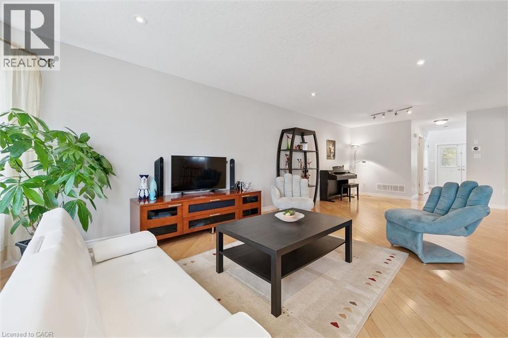 408 S Spice Bush Street, Waterloo, Ontario  N2V 2V6 - Photo 11 - 40832159