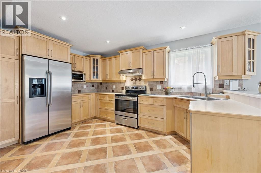 408 S Spice Bush Street, Waterloo, Ontario  N2V 2V6 - Photo 15 - 40832159