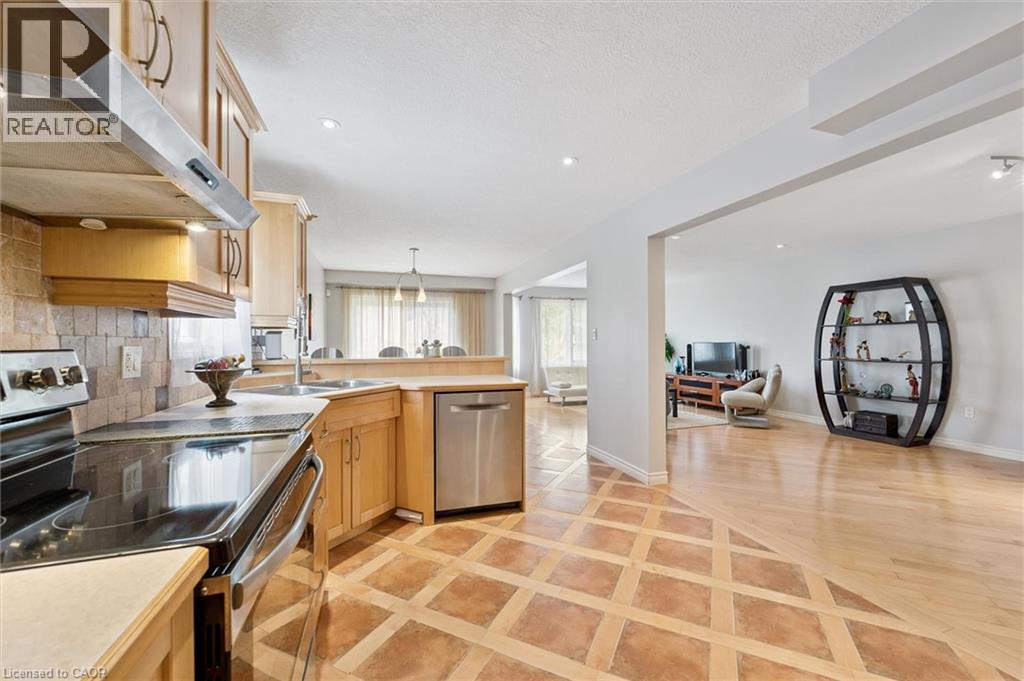 408 S Spice Bush Street, Waterloo, Ontario  N2V 2V6 - Photo 17 - 40832159