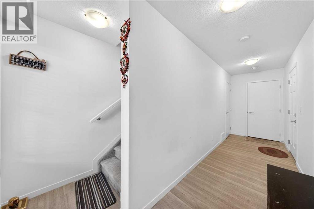 663 South Point Heath SW, Airdrie, Alberta  T4B 5H7 - Photo 3 - A2307419