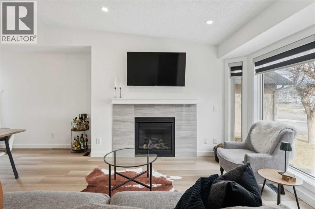 194 Martinglen Way NE, Calgary, Alberta  T3J 3L1 - Photo 4 - A2310999