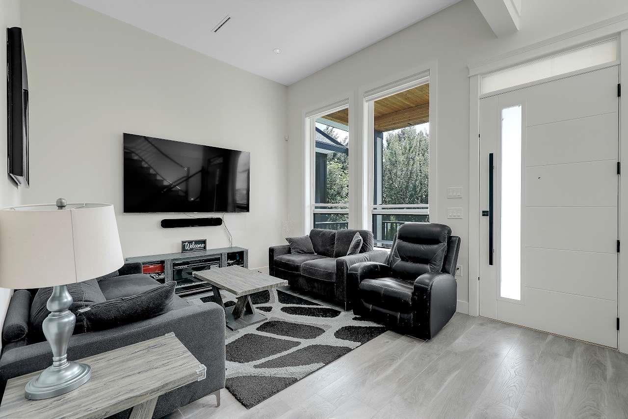 7068 194 Street, Surrey, British Columbia  V4N 1N2 - Photo 3 - R3125507