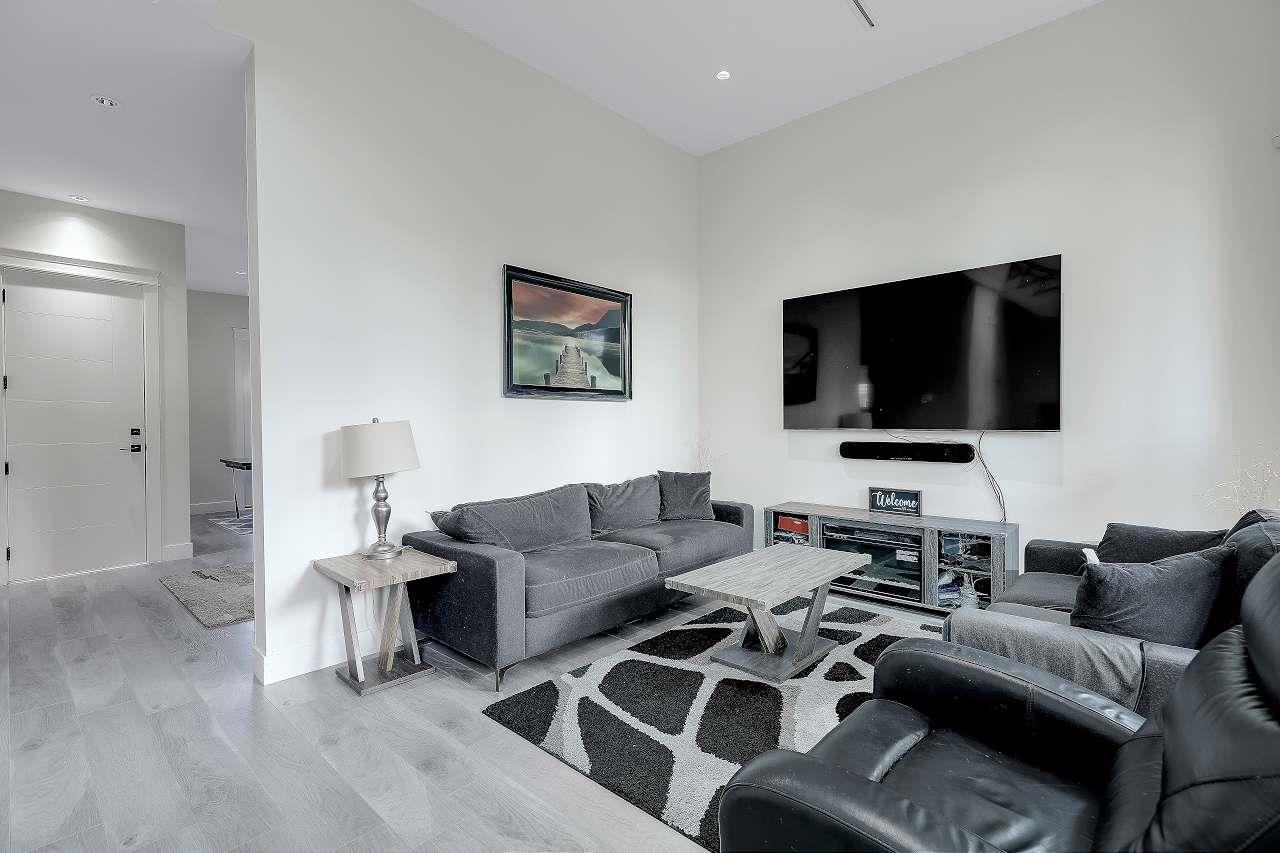 7068 194 Street, Surrey, British Columbia  V4N 1N2 - Photo 5 - R3125507