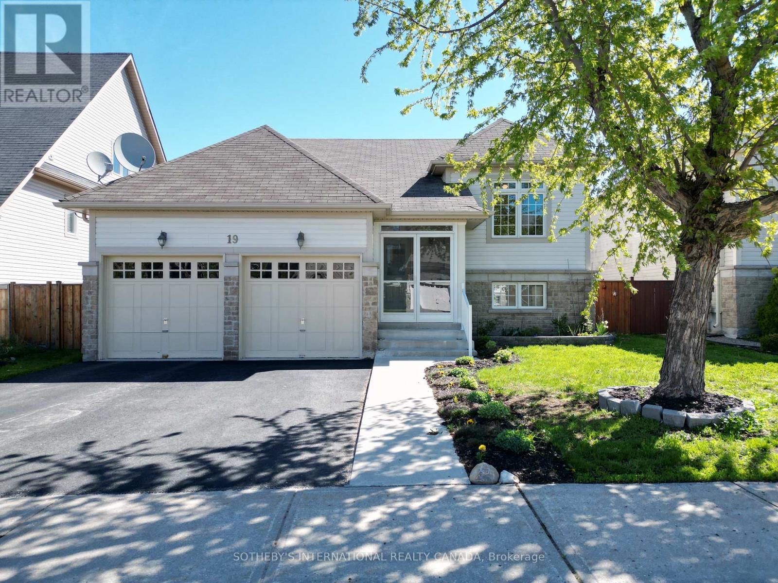19 Grand Poplar Lane, Wasaga Beach, Ontario  L9Z 0C7 - Photo 2 - S13152724