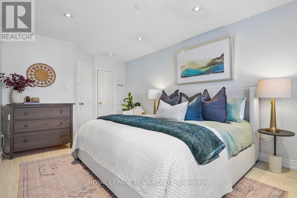 41 Platinum Drive, Toronto, Ontario  M6M 5K2 - Photo 17 - W13154264