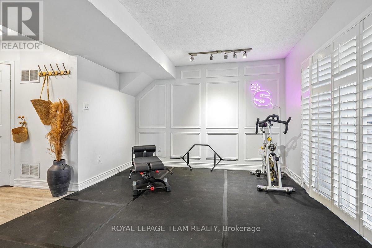 41 Platinum Drive, Toronto, Ontario  M6M 5K2 - Photo 27 - W13154264