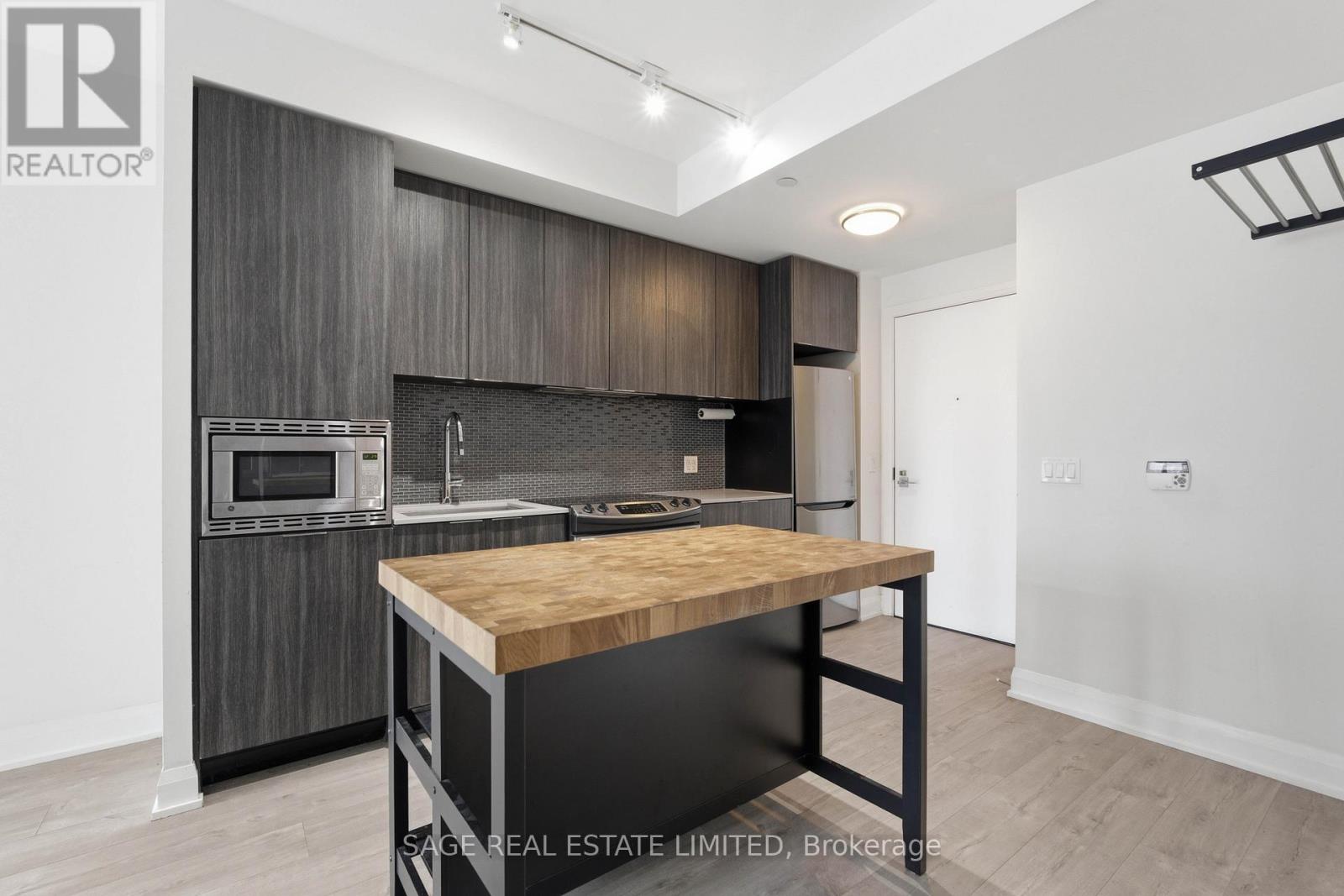 1407 - 110 Marine Parade Drive, Toronto, Ontario M8V 0A3 - Photo 3 - W13146564