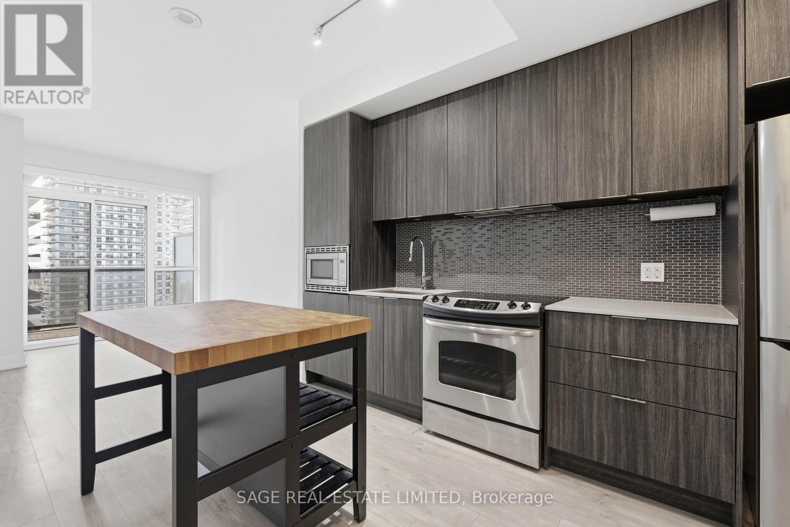 1407 - 110 Marine Parade Drive, Toronto, Ontario M8V 0A3 - Photo 2 - W13146564