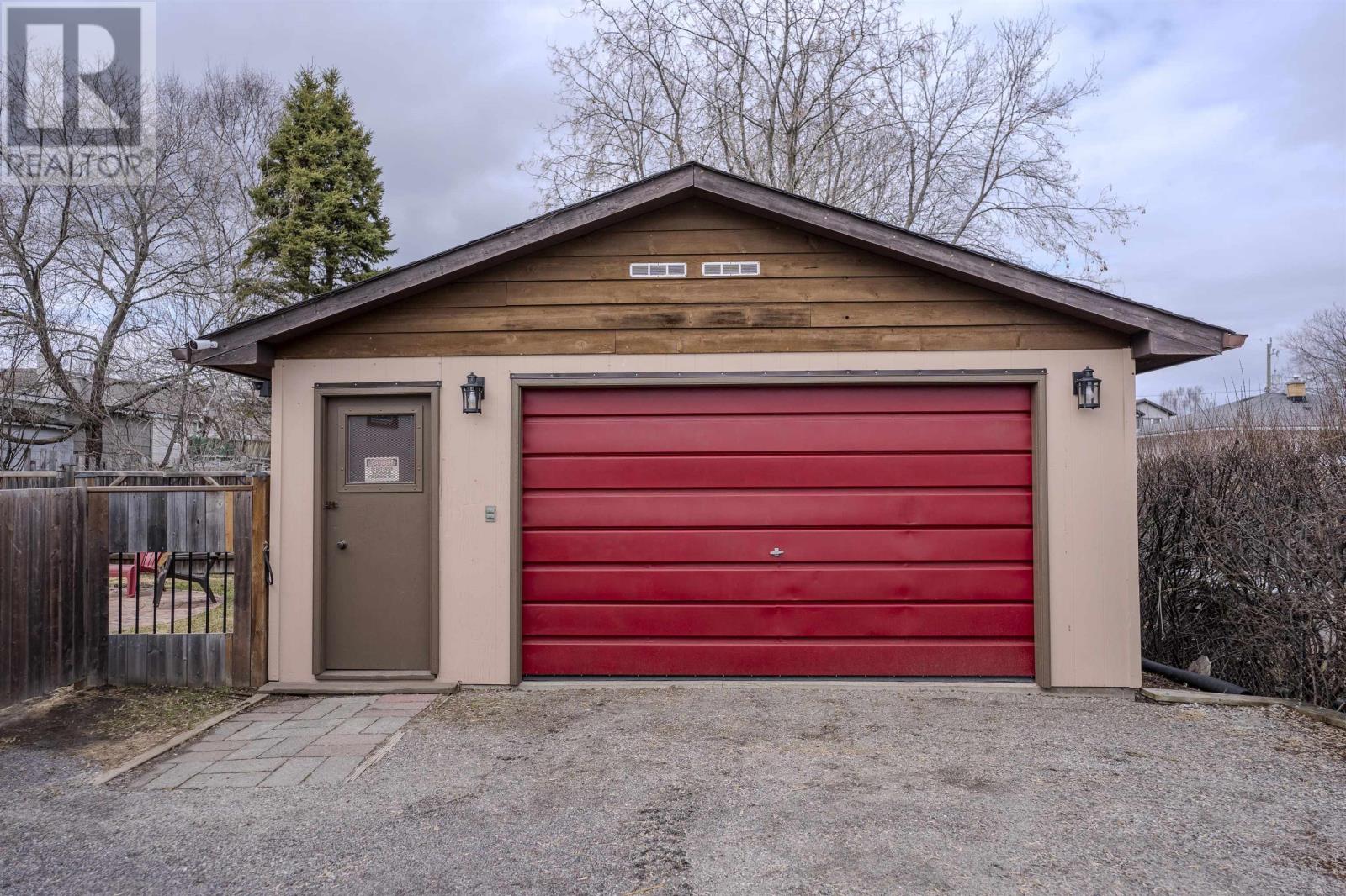 874 Erie Ave E, Thunder Bay, Ontario  P7A 6N2 - Photo 3 - TB2600873