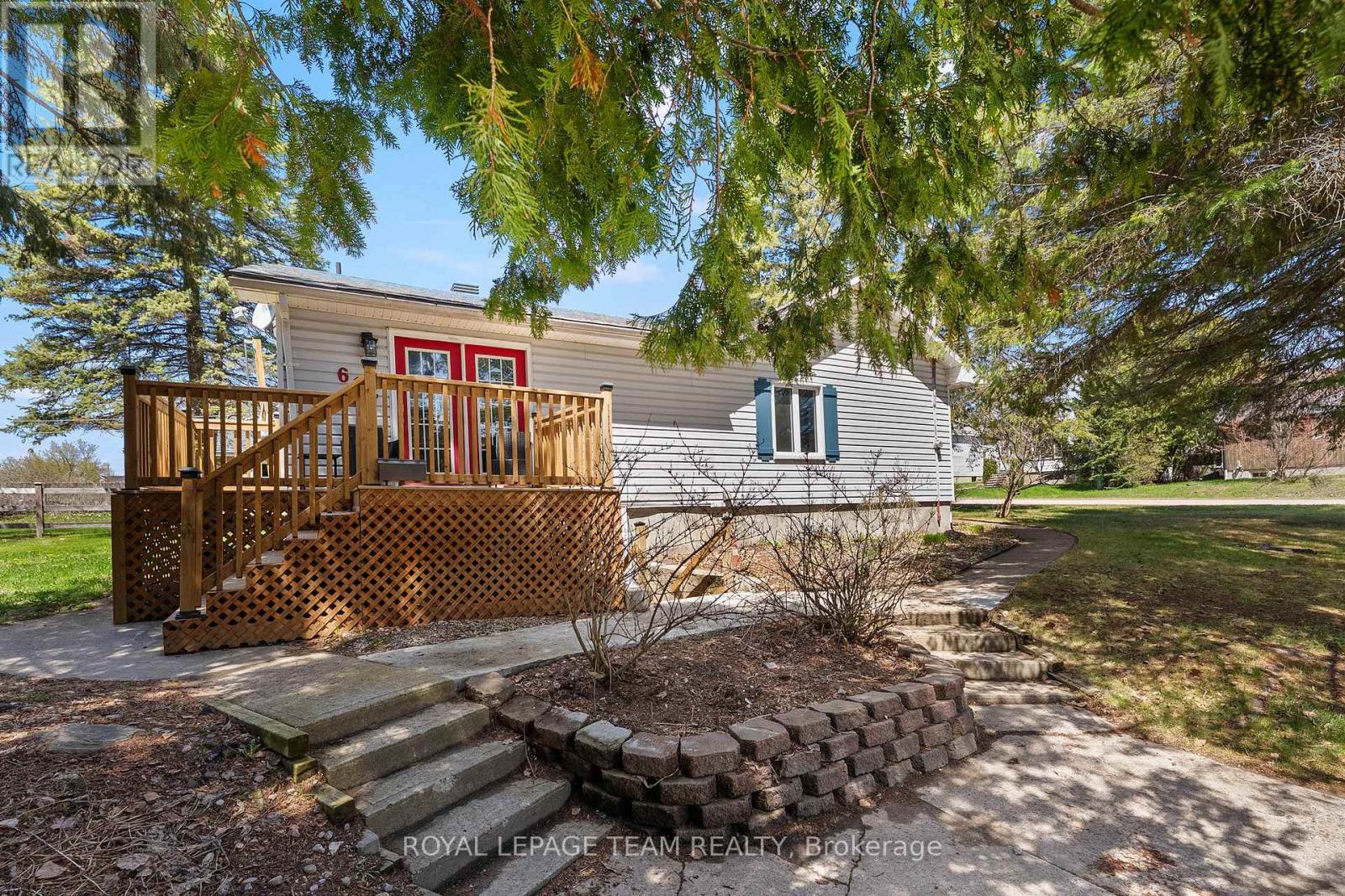 612 KAREN STREET, Laurentian Valley, Ontario