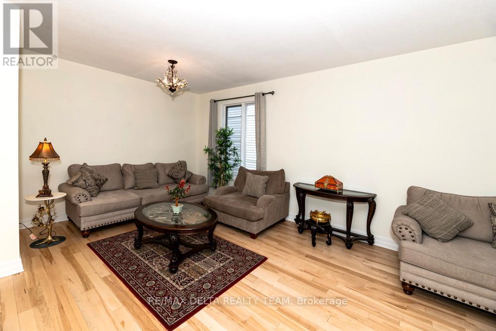 46 Birchfield Ave,  Avenue, Ottawa, Ontario  K2M 2N5 - Photo 8 - X13154316