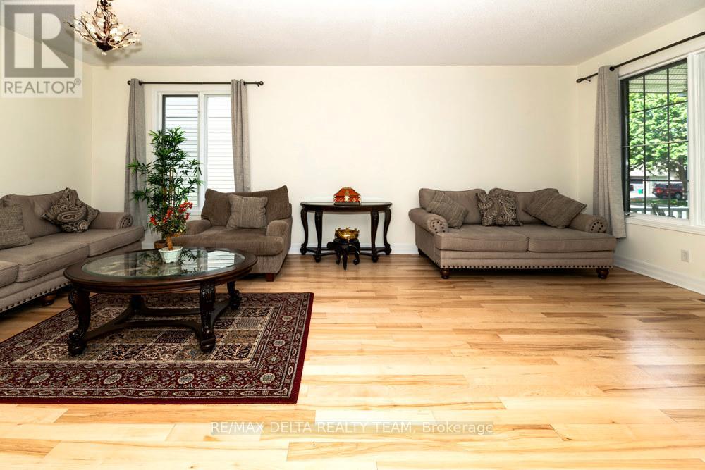 46 Birchfield Ave,  Avenue, Ottawa, Ontario  K2M 2N5 - Photo 9 - X13154316