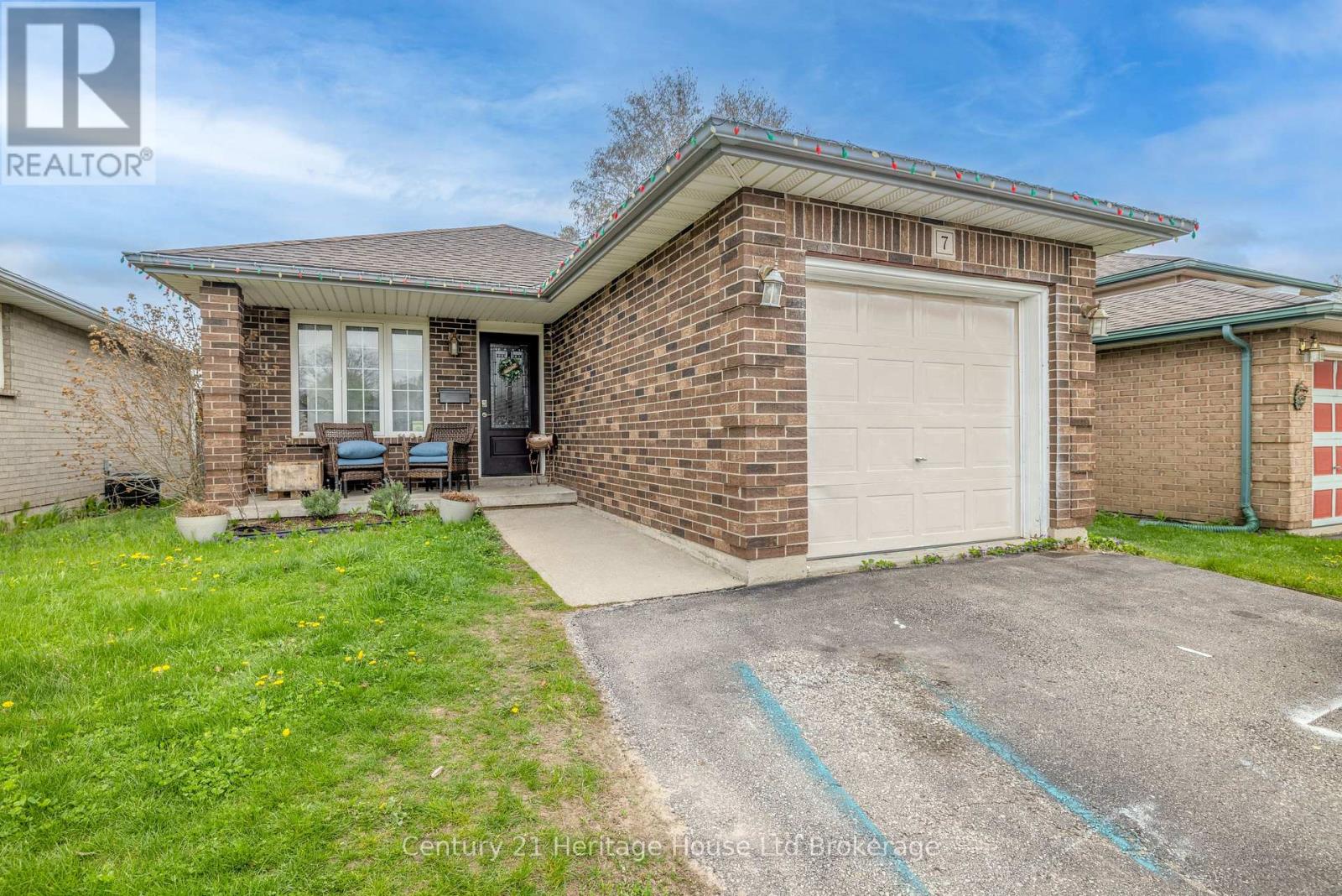 7 Kara Lane, Tillsonburg, Ontario  N4G 5M2 - Photo 1 - X13154224