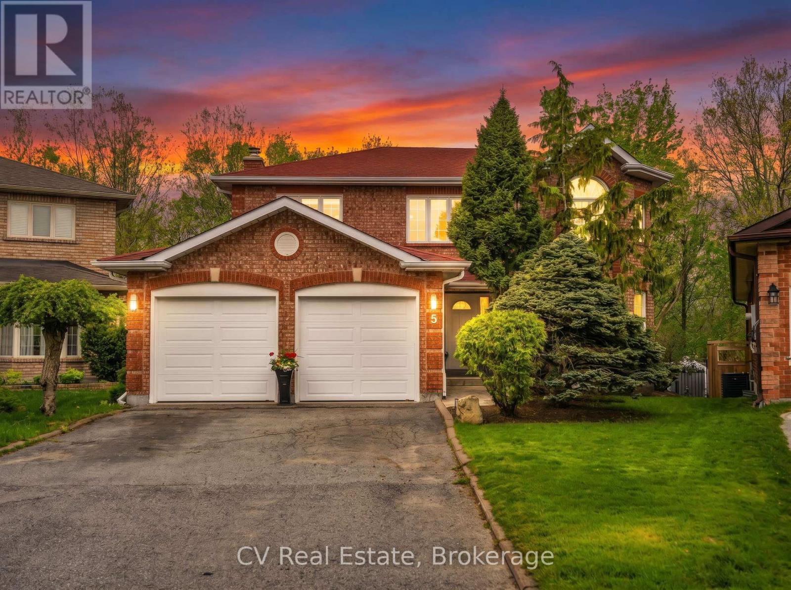 5 MCCUTCHEON COURT, Barrie, Ontario