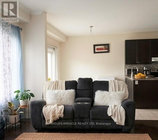 107 Castle Oaks Crossing, Brampton, Ontario  L6P 3V2 - Photo 4 - W13107384