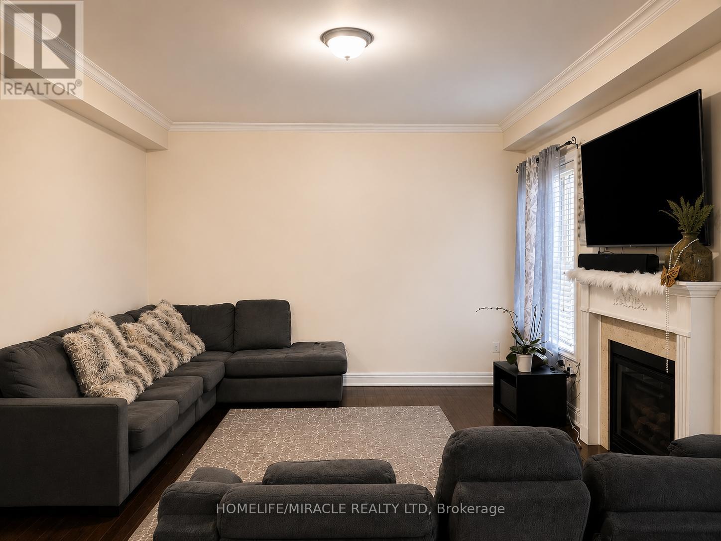 107 Castle Oaks Crossing, Brampton, Ontario  L6P 3V2 - Photo 5 - W13107384