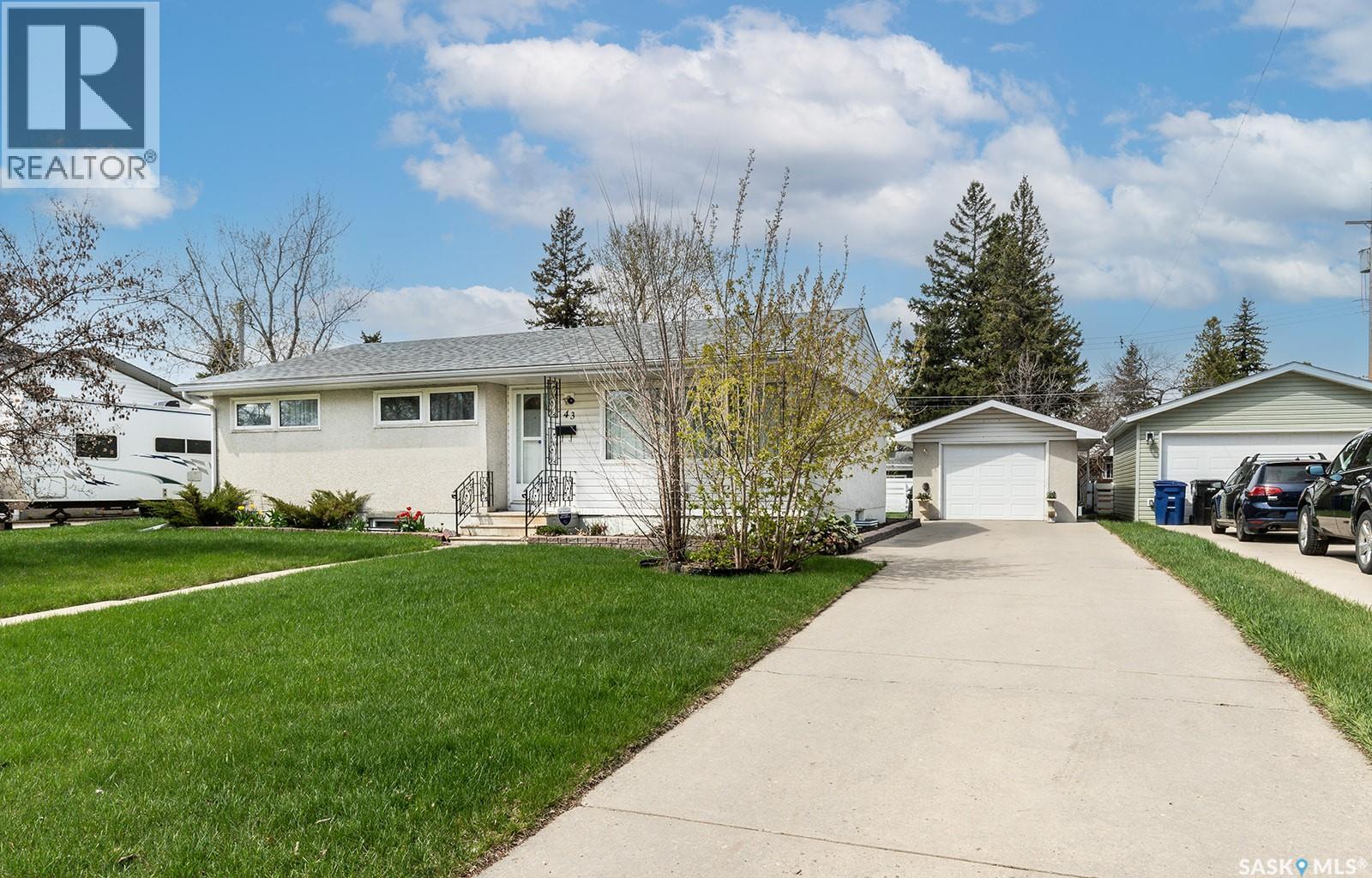 43 Lindsay Drive, Saskatoon, Saskatchewan  S7H 3E2 - Photo 2 - SK036569